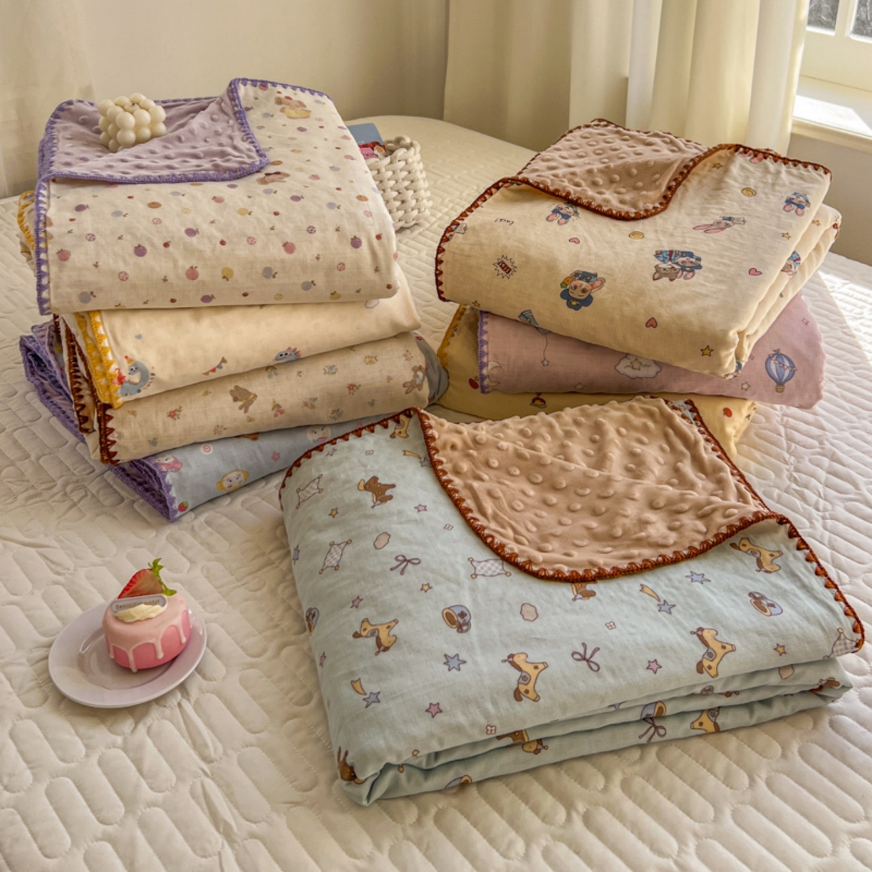 91家纺网 家纺一手货源 找家纺 十里居 2026春夏新款A类母婴级全棉纯棉双层纱多功能豆豆盖毯毛毯毯子 组合图仅供展示不可下单