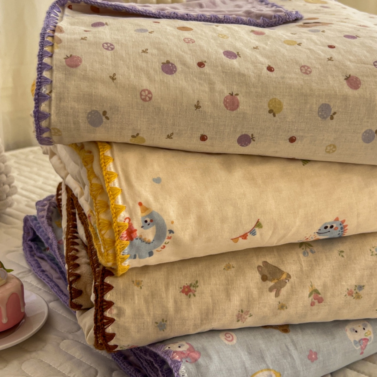 91家纺网 家纺一手货源 找家纺 十里居 2026春夏新款A类母婴级全棉纯棉双层纱多功能豆豆盖毯毛毯毯子 组合图仅供展示不可下单