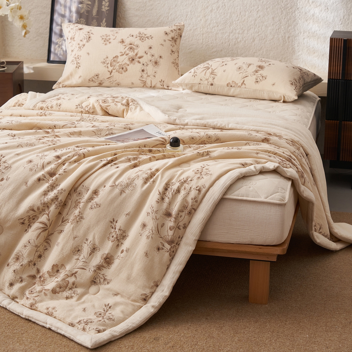 91家纺网 家纺一手货源 找家纺 吾秀家居 2026新款棉麻系列-棉麻印花棉花夏被 本色仙草