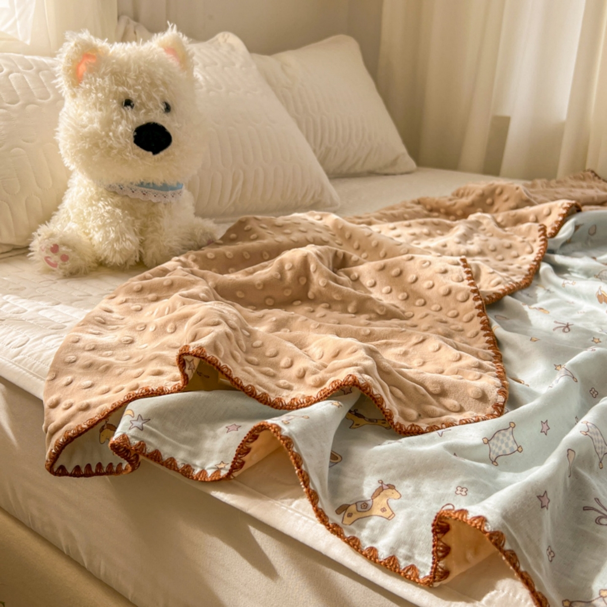 91家纺网 家纺一手货源 找家纺 十里居 2026春夏新款A类母婴级全棉纯棉双层纱多功能豆豆盖毯毛毯毯子 咖啡小马