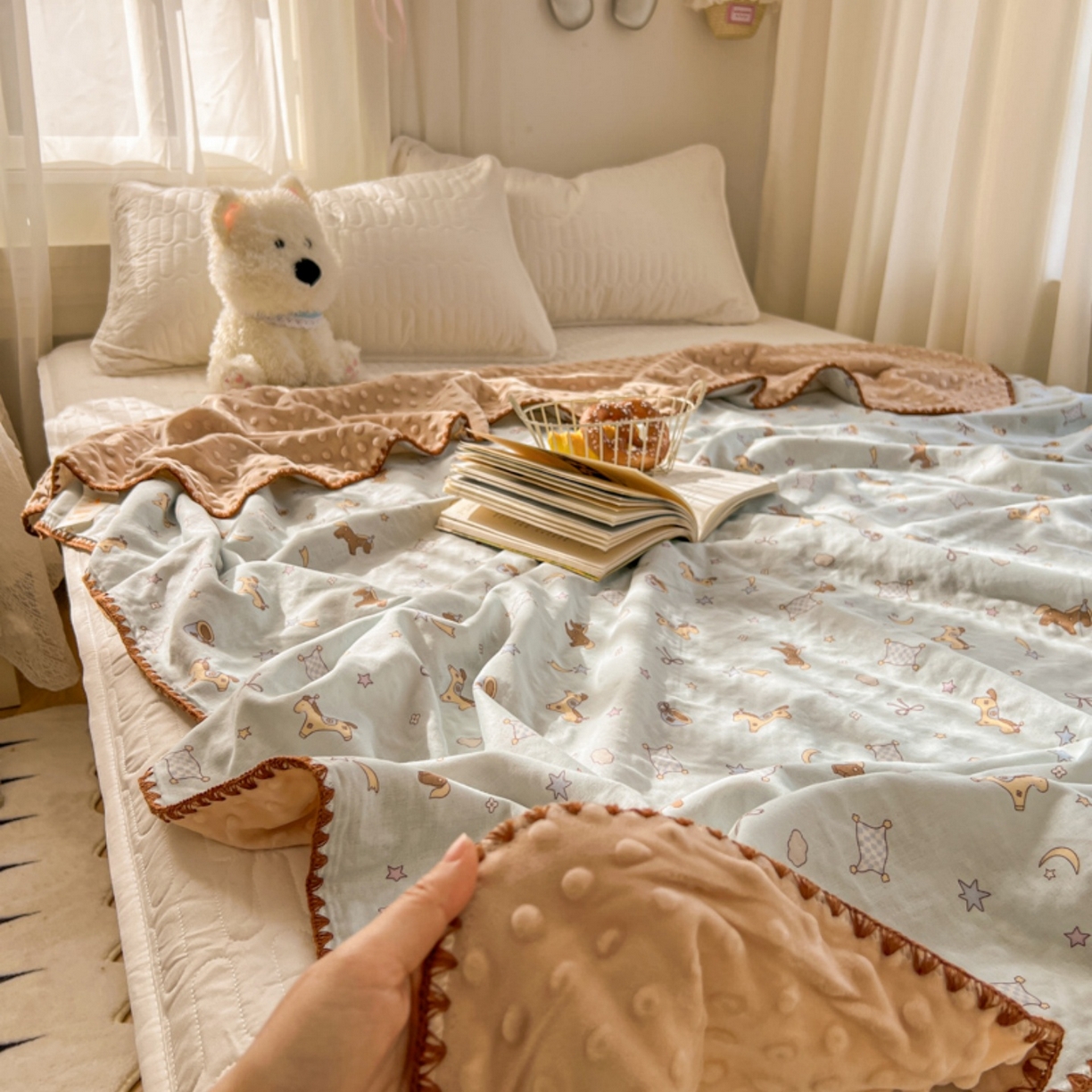 91家纺网 家纺一手货源 找家纺 十里居 2026春夏新款A类母婴级全棉纯棉双层纱多功能豆豆盖毯毛毯毯子 咖啡小马