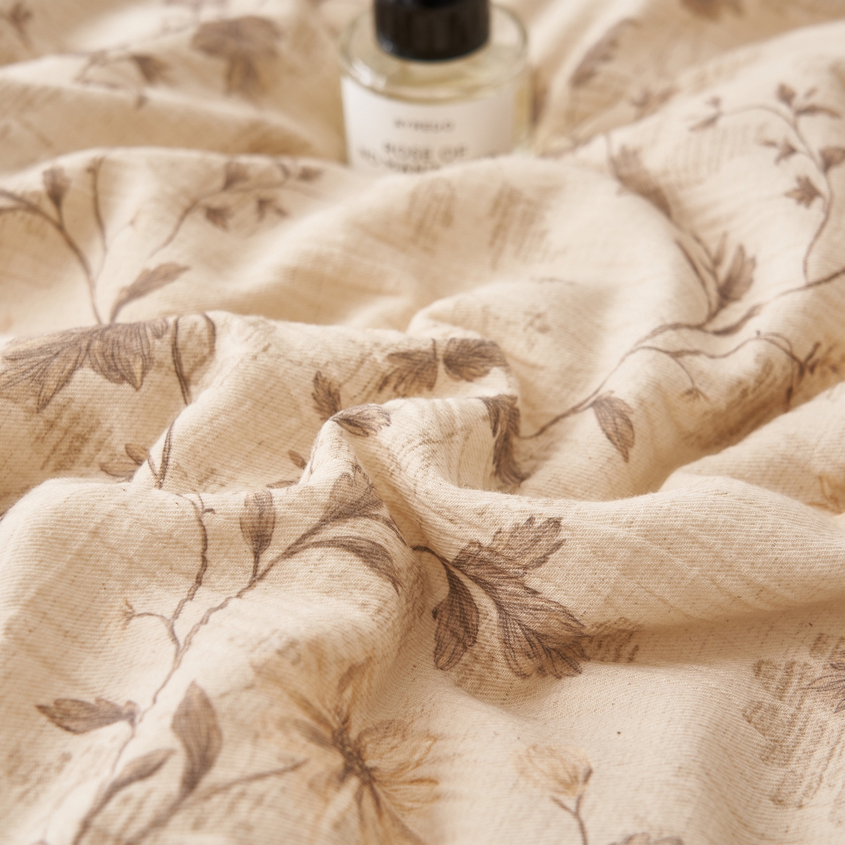 91家纺网 家纺一手货源 找家纺 吾秀家居 2026新款棉麻系列-棉麻印花棉花夏被 叶之恋