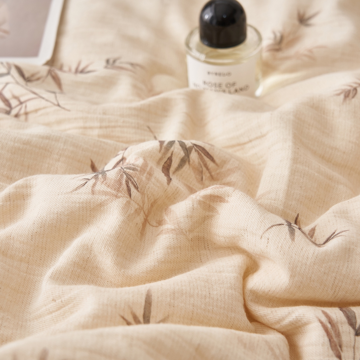 91家纺网 家纺一手货源 找家纺 吾秀家居 2026新款棉麻系列-棉麻印花棉花夏被 竹影