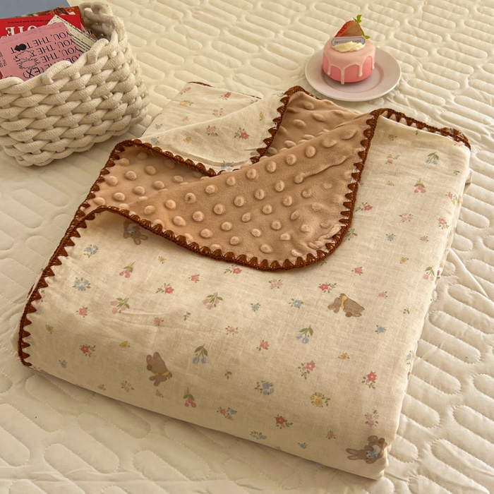 91家纺网 家纺一手货源 找家纺 十里居 2026春夏新款A类母婴级全棉纯棉双层纱多功能豆豆盖毯毛毯毯子 碎花小兔