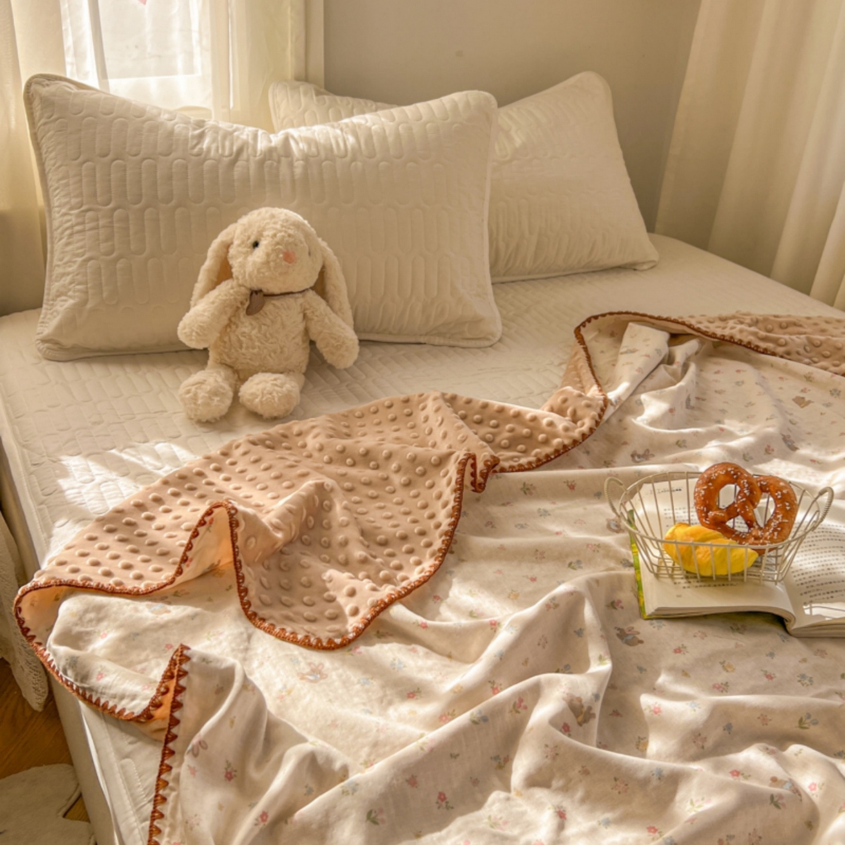 91家纺网 家纺一手货源 找家纺 十里居 2026春夏新款A类母婴级全棉纯棉双层纱多功能豆豆盖毯毛毯毯子 碎花小兔