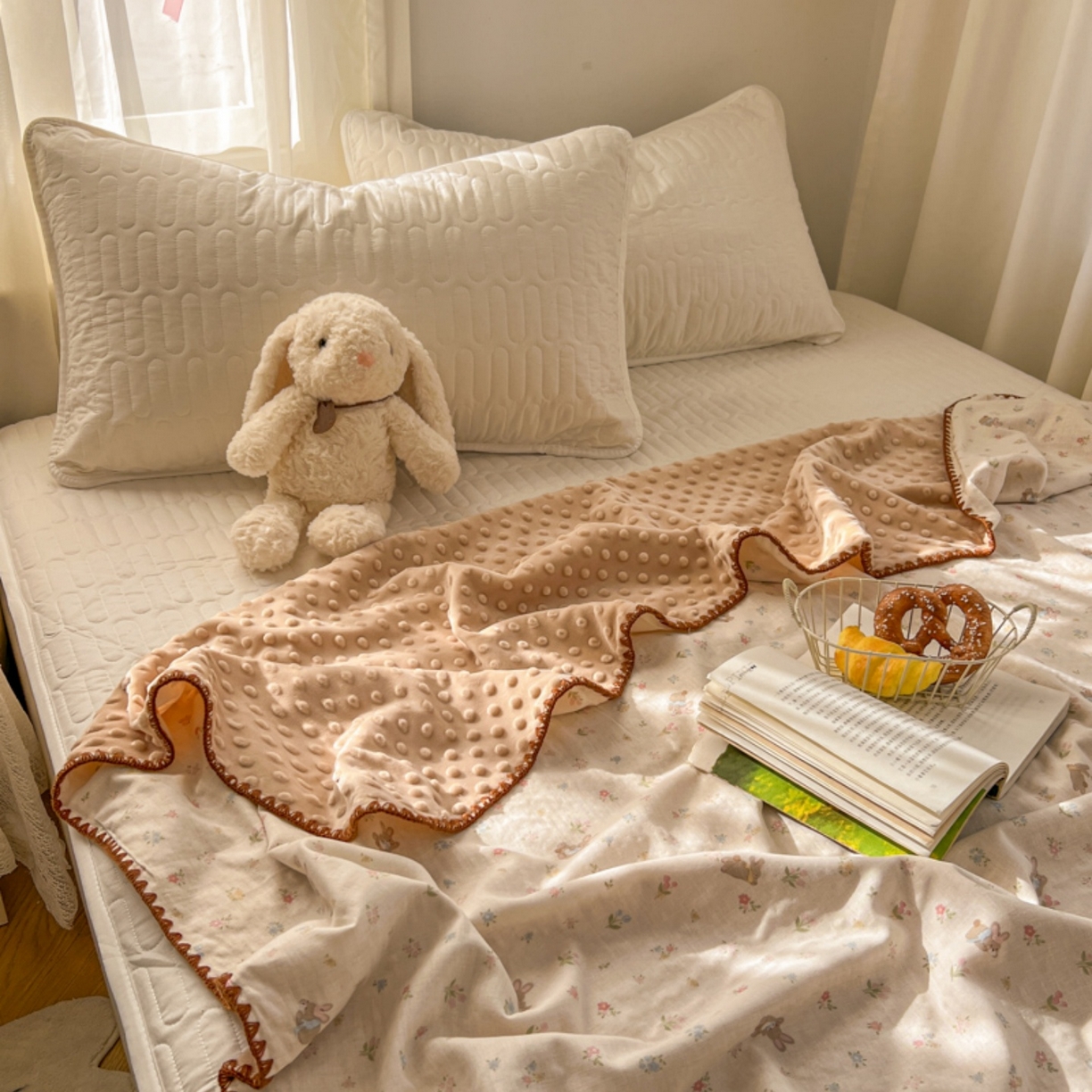 91家纺网 家纺一手货源 找家纺 十里居 2026春夏新款A类母婴级全棉纯棉双层纱多功能豆豆盖毯毛毯毯子 碎花小兔