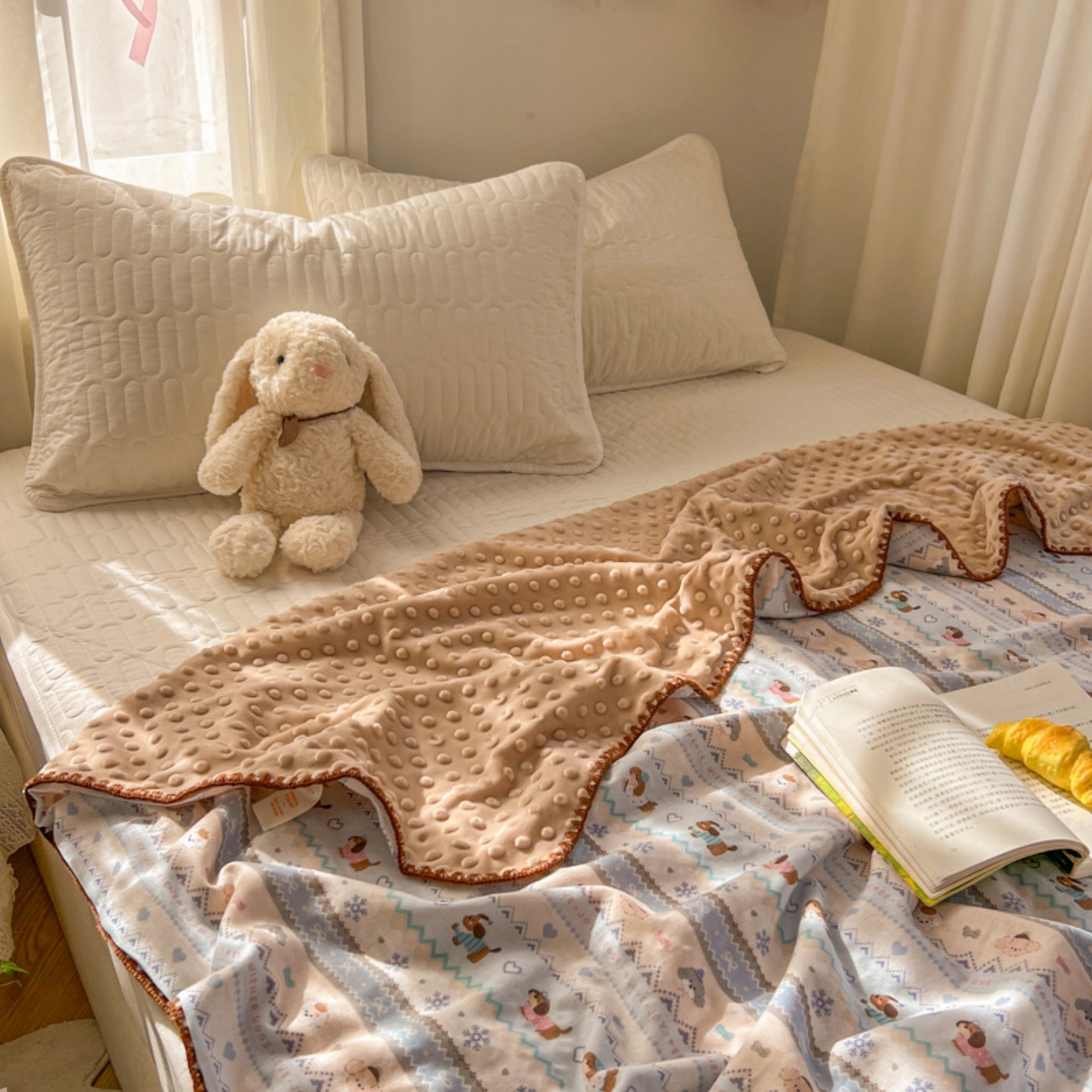 91家纺网 家纺一手货源 找家纺 十里居 2026春夏新款A类母婴级全棉纯棉双层纱多功能豆豆盖毯毛毯毯子 雪花小狗