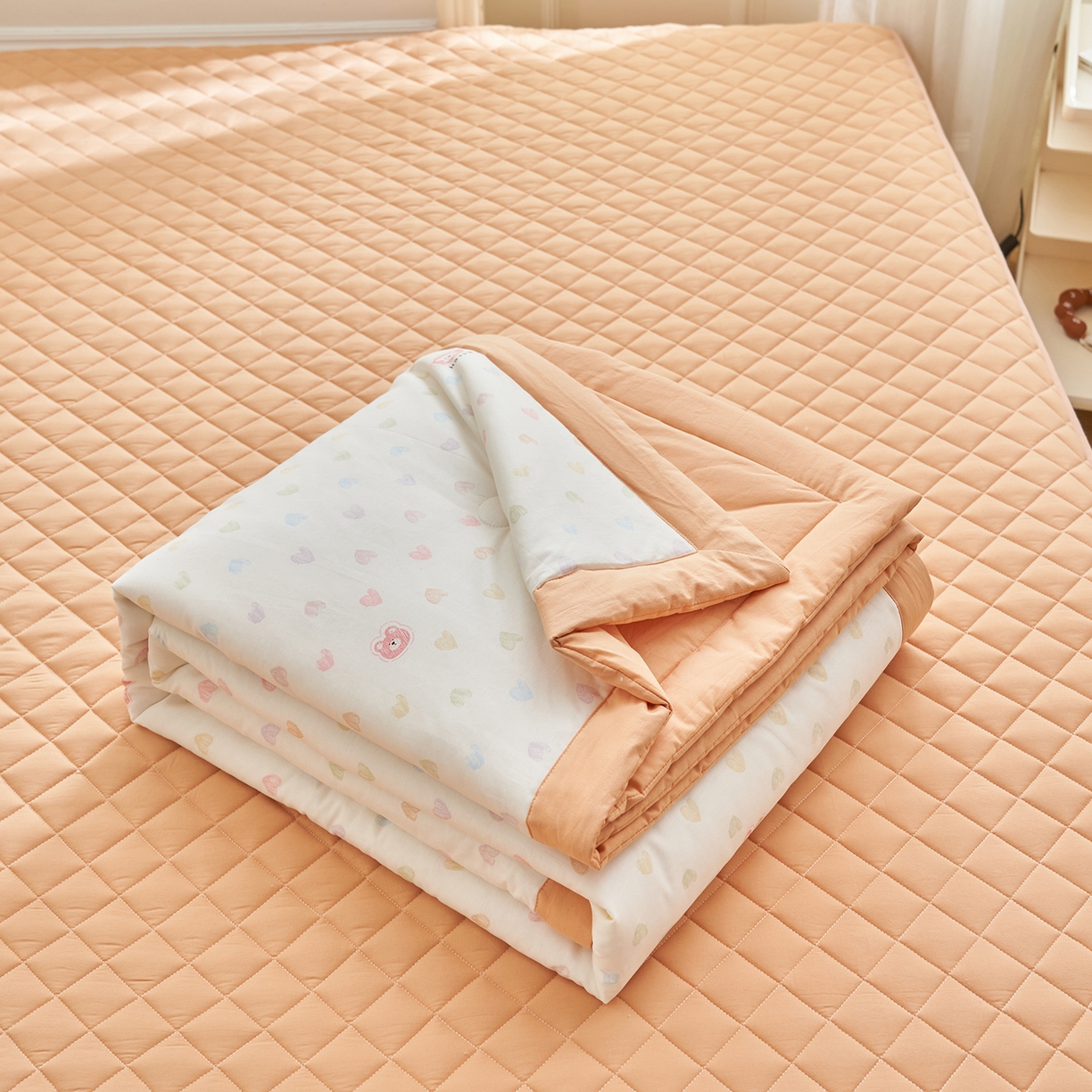 91家纺网 家纺一手货源 找家纺 吾秀家居 吾诺 2026新款 12868全棉印花棉花夏被四件套 全棉夏被四件套新疆棉花被 - 经典系列 爱心小熊