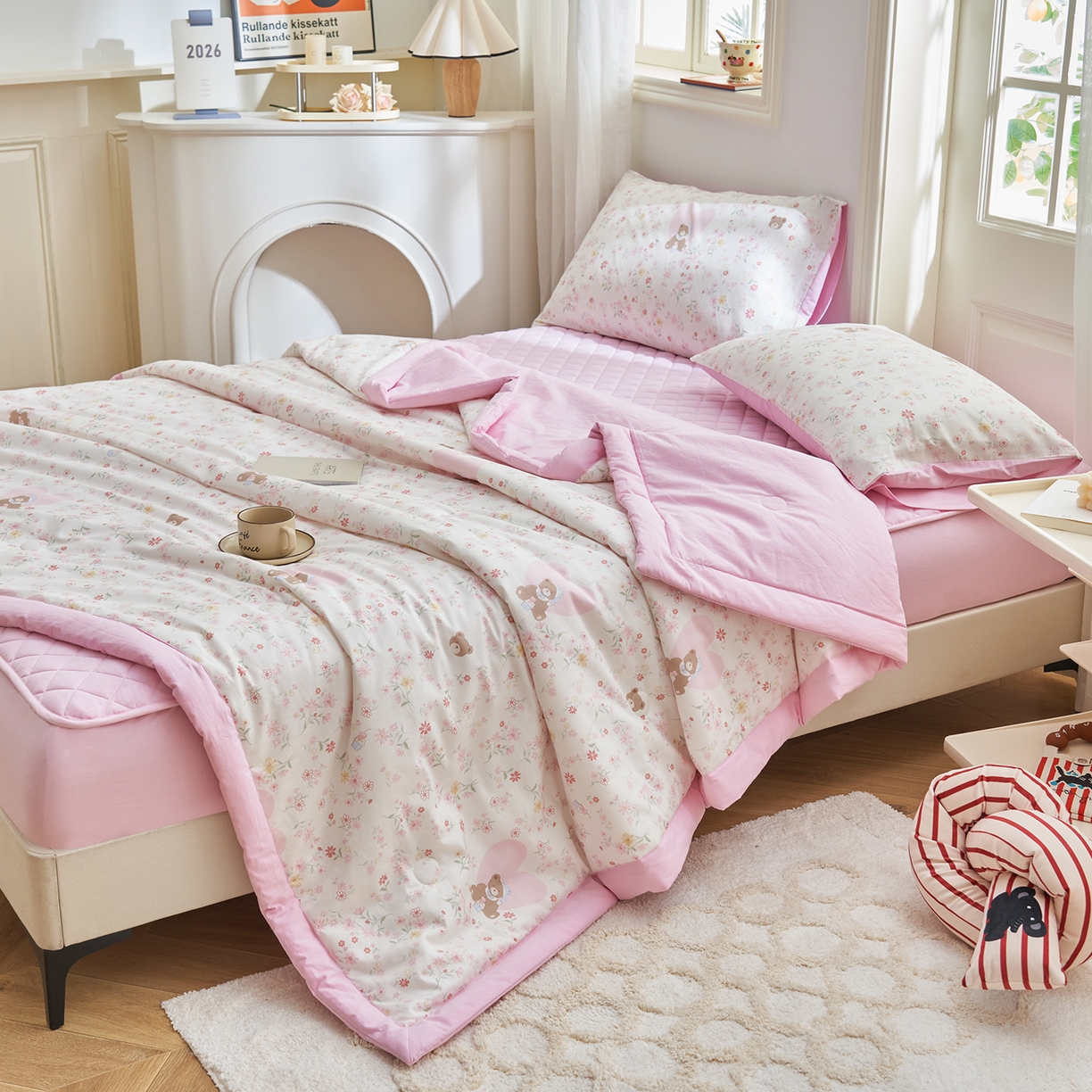 91家纺网 家纺一手货源 找家纺 吾秀家居 吾诺 2026新款 12868全棉印花棉花夏被四件套 全棉夏被四件套新疆棉花被 - 经典系列 粉色熊仔