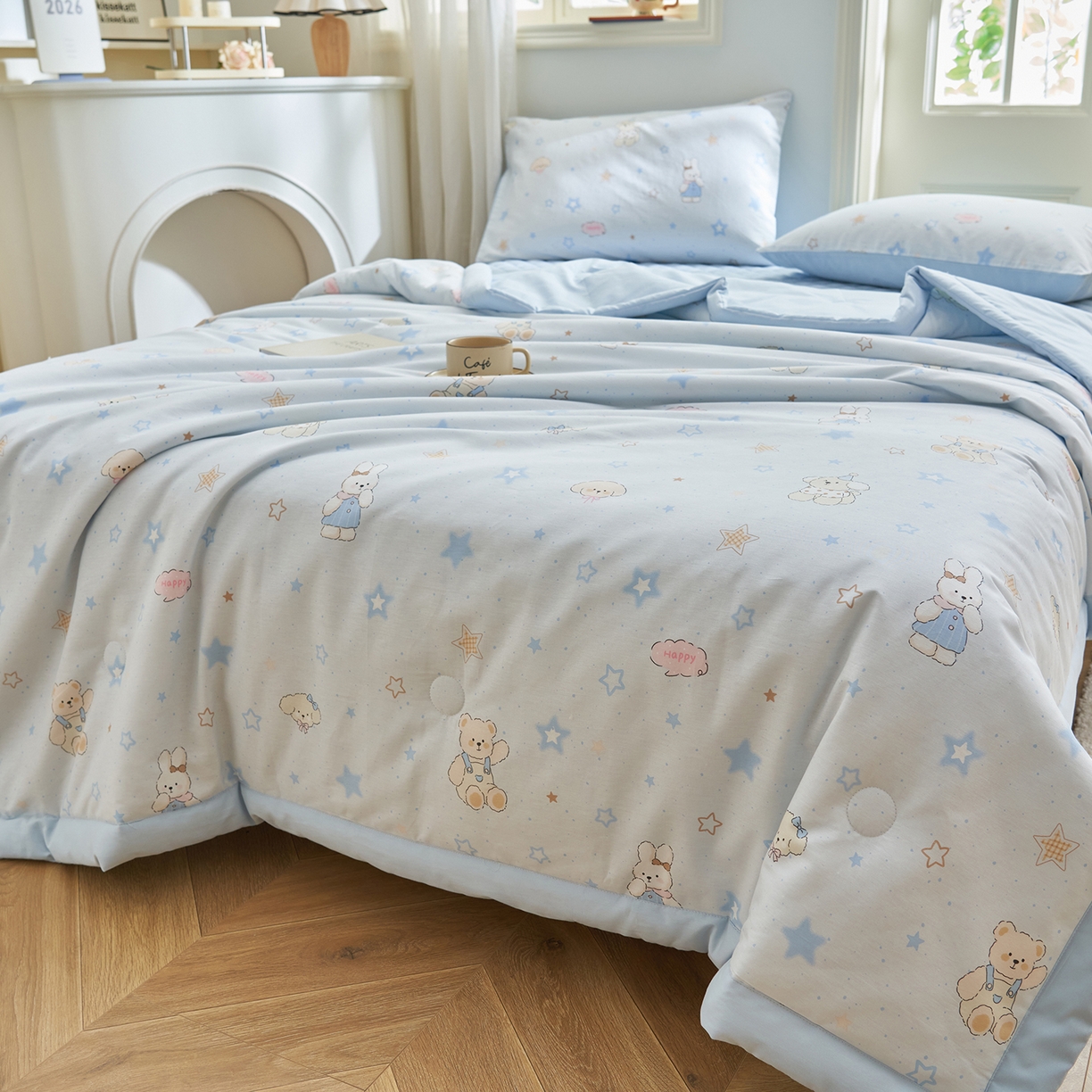 91家纺网 家纺一手货源 找家纺 吾秀家居 吾诺 2026新款 12868全棉印花棉花夏被四件套 全棉夏被四件套新疆棉花被 - 经典系列 蓝星小熊