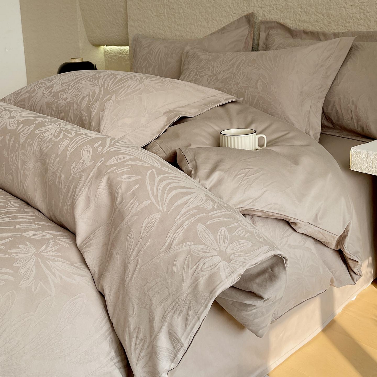 91家纺网 家纺一手货源 找家纺 宜家坊 2026新款A类全棉纯棉亮面浮雕提花四件套 秘境-金属灰