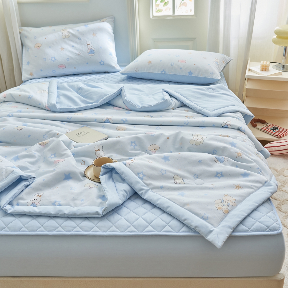 91家纺网 家纺一手货源 找家纺 吾秀家居 吾诺 2026新款 12868全棉印花棉花夏被四件套 全棉夏被四件套新疆棉花被 - 经典系列 蓝星小熊