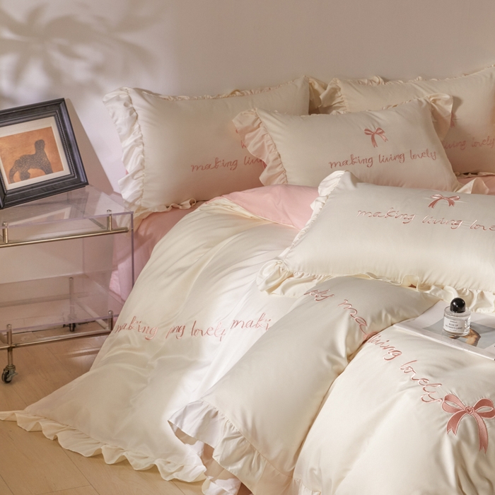 91家纺网 家纺一手货源 找家纺 千希家纺 2026新款130克斜纹公主风四件套-邂逅系列 邂逅-奶白粉