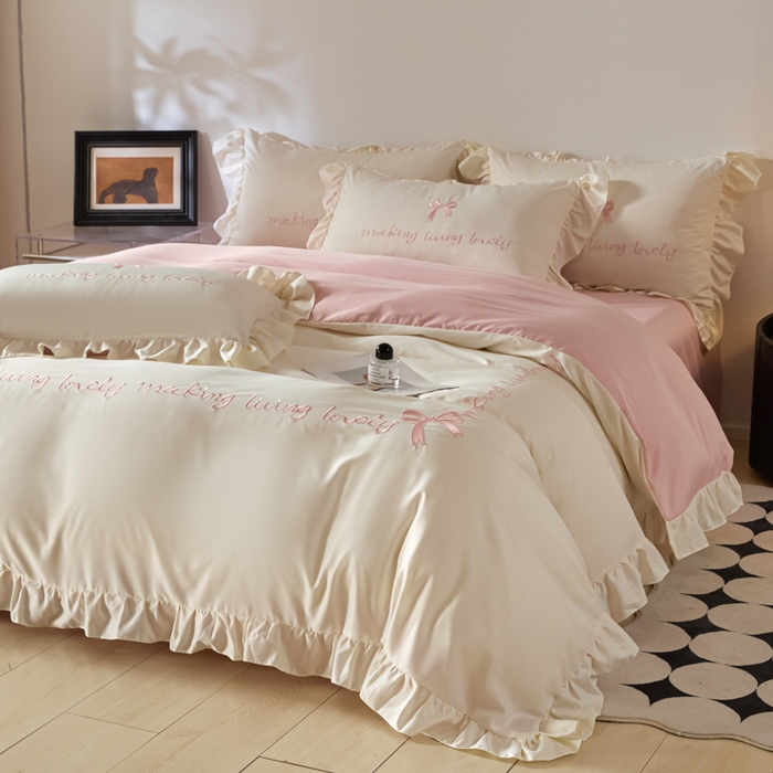 91家纺网 家纺一手货源 找家纺 千希家纺 2026新款130克斜纹公主风四件套-邂逅系列 邂逅-奶白粉