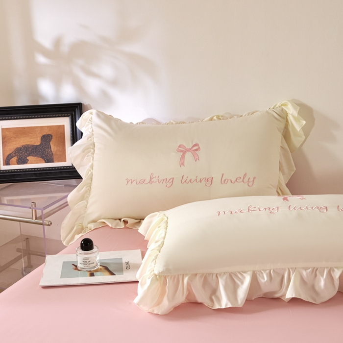 91家纺网 家纺一手货源 找家纺 千希家纺 2026新款130克斜纹公主风四件套-邂逅系列 邂逅-奶白粉