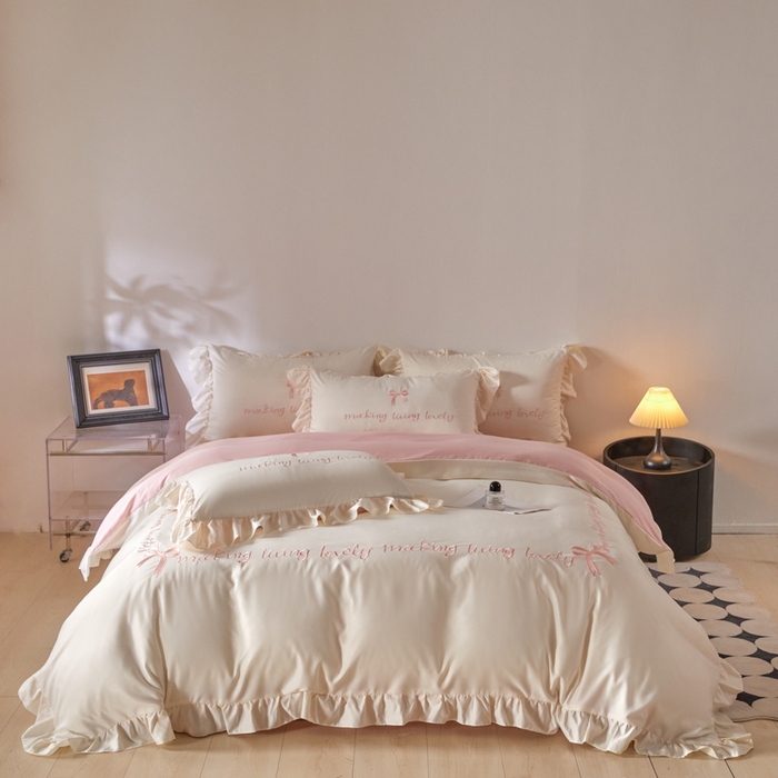 91家纺网 家纺一手货源 找家纺 千希家纺 2026新款130克斜纹公主风四件套-邂逅系列 邂逅-奶白粉