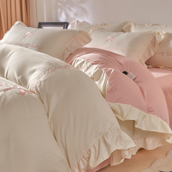 91家纺网 家纺一手货源 找家纺 千希家纺 2026新款130克斜纹公主风四件套-邂逅系列 邂逅-奶白粉