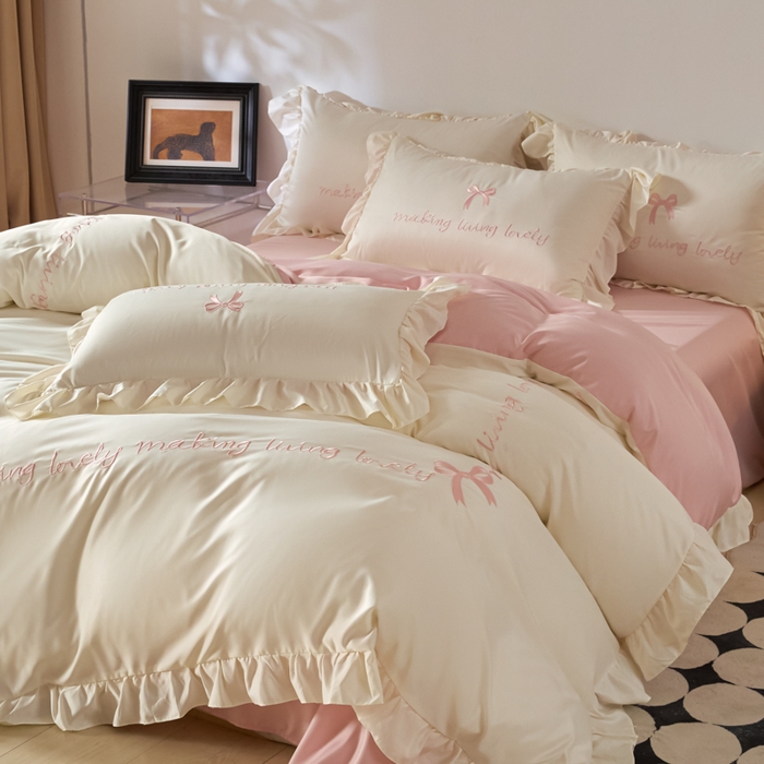 91家纺网 家纺一手货源 找家纺 千希家纺 2026新款130克斜纹公主风四件套-邂逅系列 邂逅-奶白粉