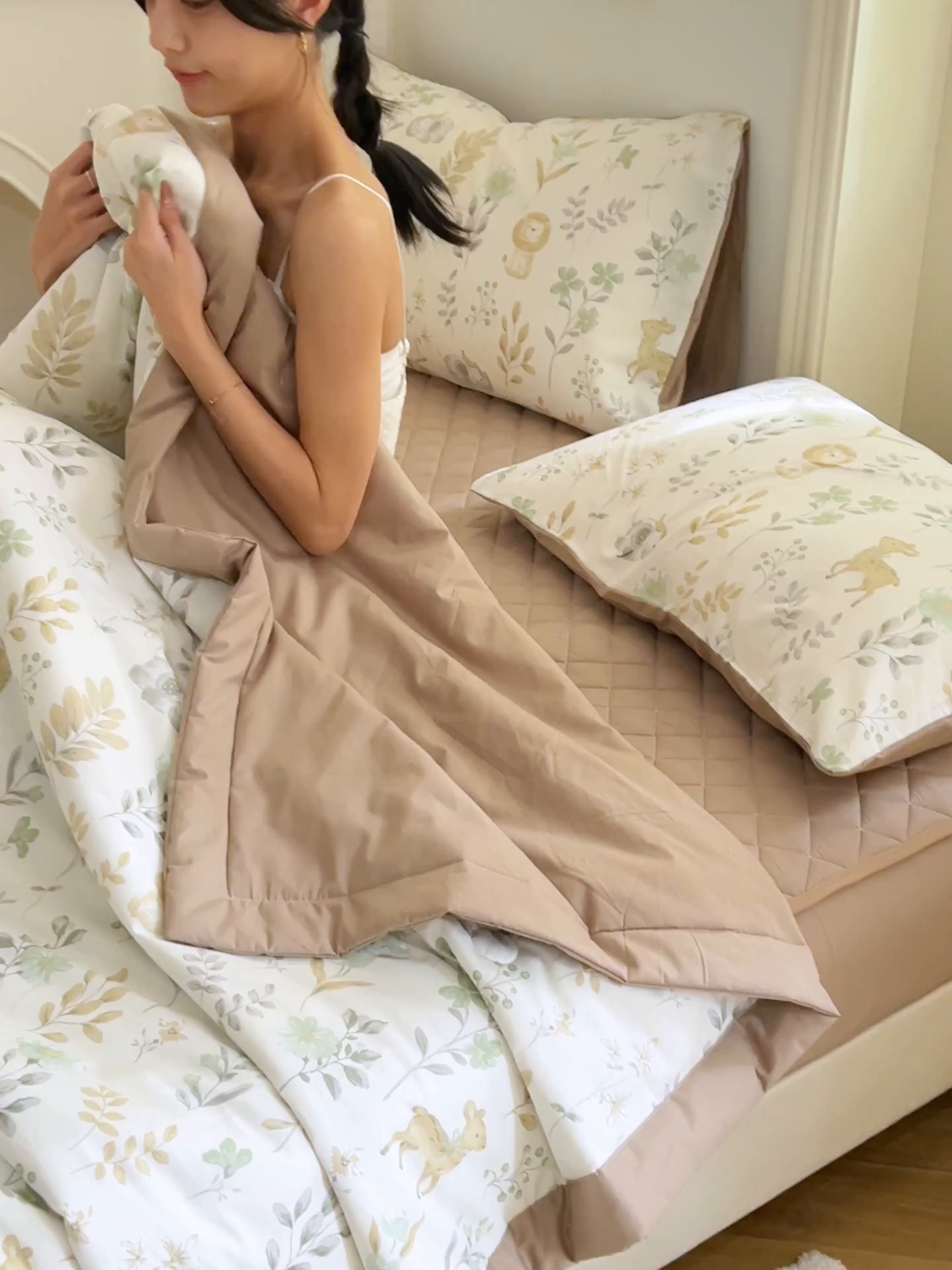 91家纺网 家纺一手货源 找家纺 吾秀家居 吾诺 2026新款 12868全棉印花棉花夏被四件套 全棉夏被四件套新疆棉花被 - 经典系列 林间萌友