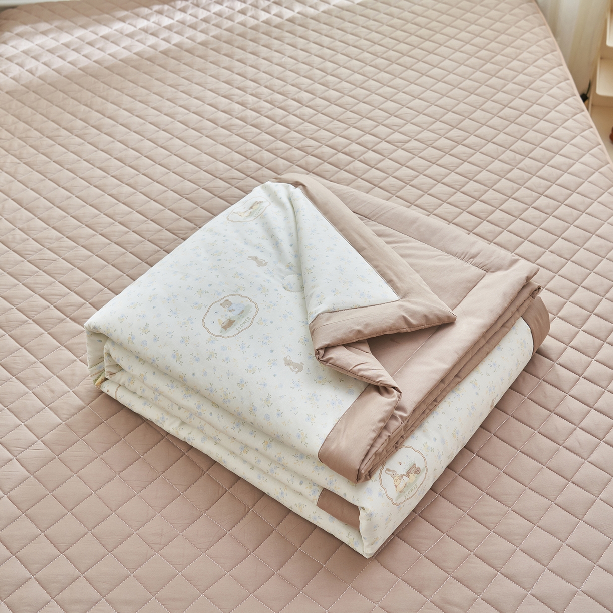 91家纺网 家纺一手货源 找家纺 吾秀家居 吾诺 2026新款 12868全棉印花棉花夏被四件套 全棉夏被四件套新疆棉花被 - 经典系列 萌遇