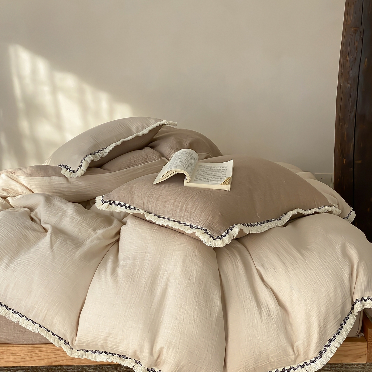 91家纺网 家纺一手货源 找家纺 （总）水云缦 2026新款全棉皱皱纱流苏花边四件套-奶白咖