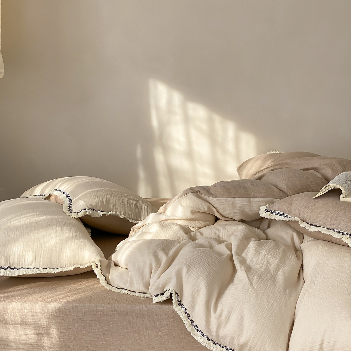 91家纺网 家纺一手货源 找家纺 （总）水云缦 2026新款全棉皱皱纱流苏花边四件套-奶白咖