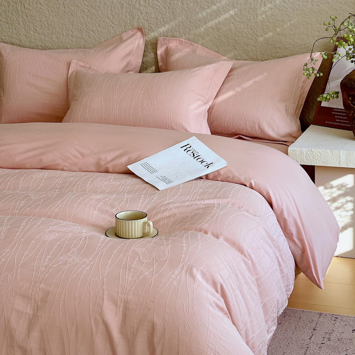 91家纺网 家纺一手货源 找家纺 宜家坊 2026新款A类全棉纯棉亮面浮雕提花四件套 蝶梦-唯美粉