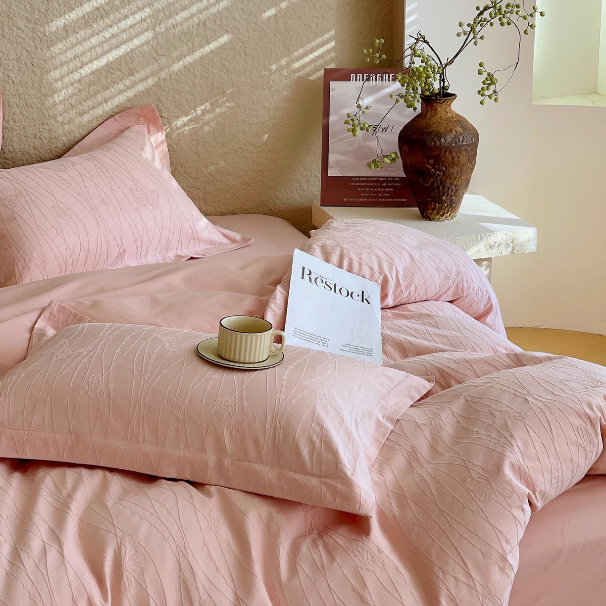 91家纺网 家纺一手货源 找家纺 宜家坊 2026新款A类全棉纯棉亮面浮雕提花四件套 蝶梦-唯美粉