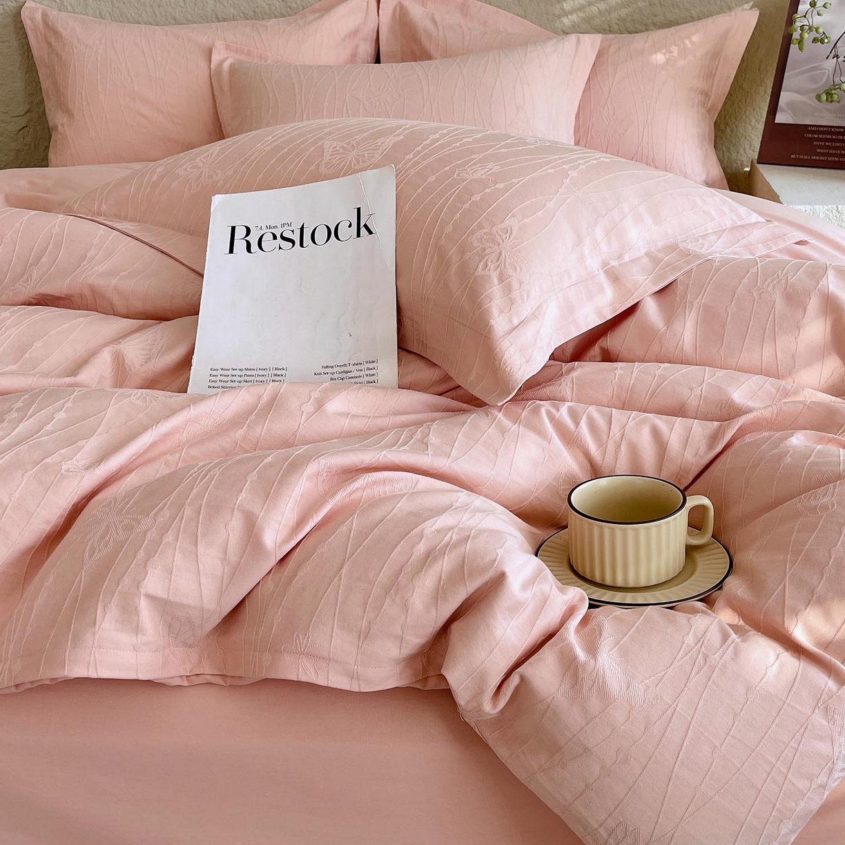 91家纺网 家纺一手货源 找家纺 宜家坊 2026新款A类全棉纯棉亮面浮雕提花四件套 蝶梦-唯美粉