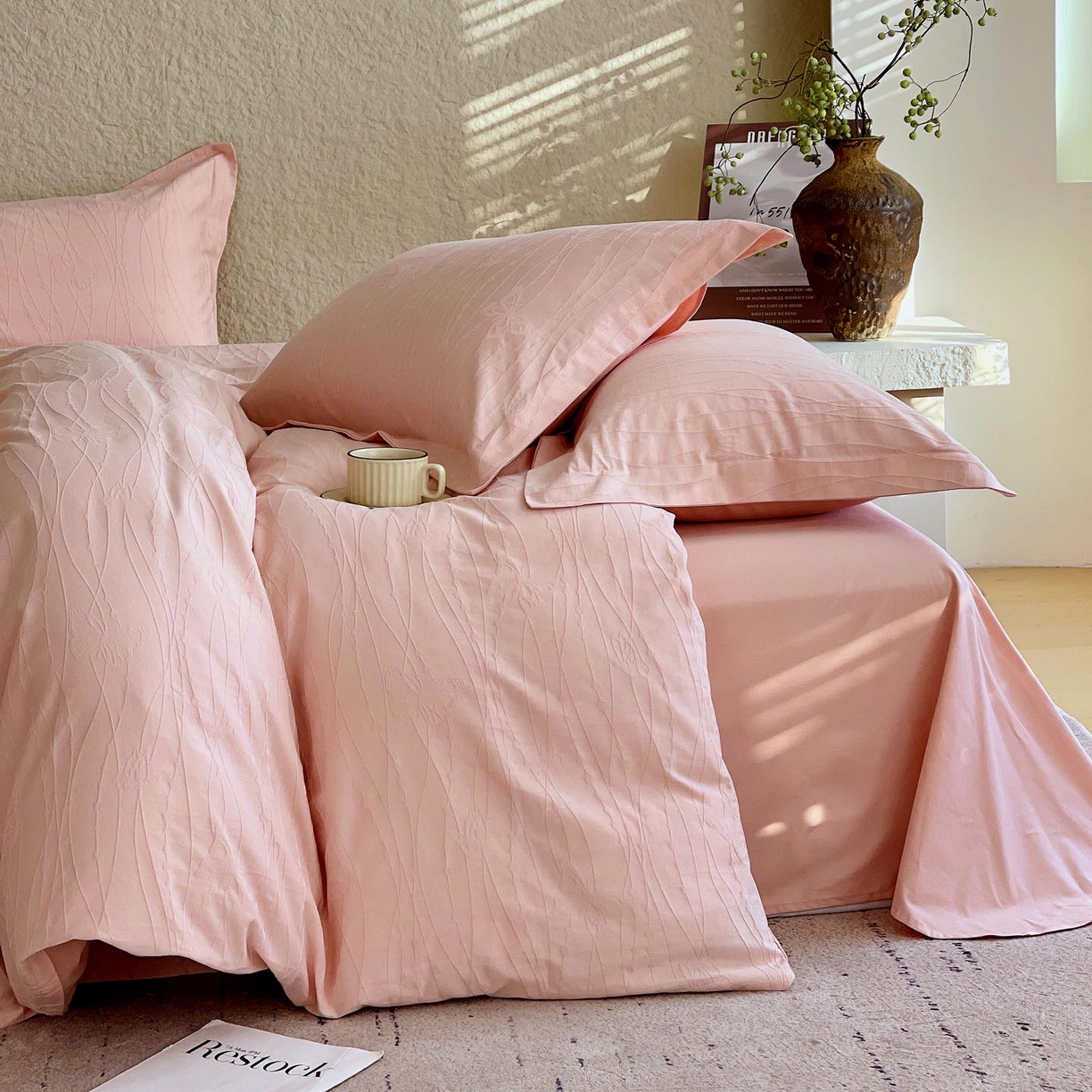 91家纺网 家纺一手货源 找家纺 宜家坊 2026新款A类全棉纯棉亮面浮雕提花四件套 蝶梦-唯美粉