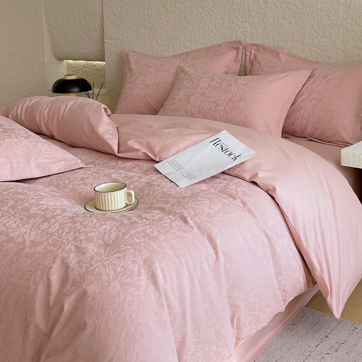 91家纺网 家纺一手货源 找家纺 宜家坊 2026新款A类全棉纯棉亮面浮雕提花四件套 梵花绘-浓粉