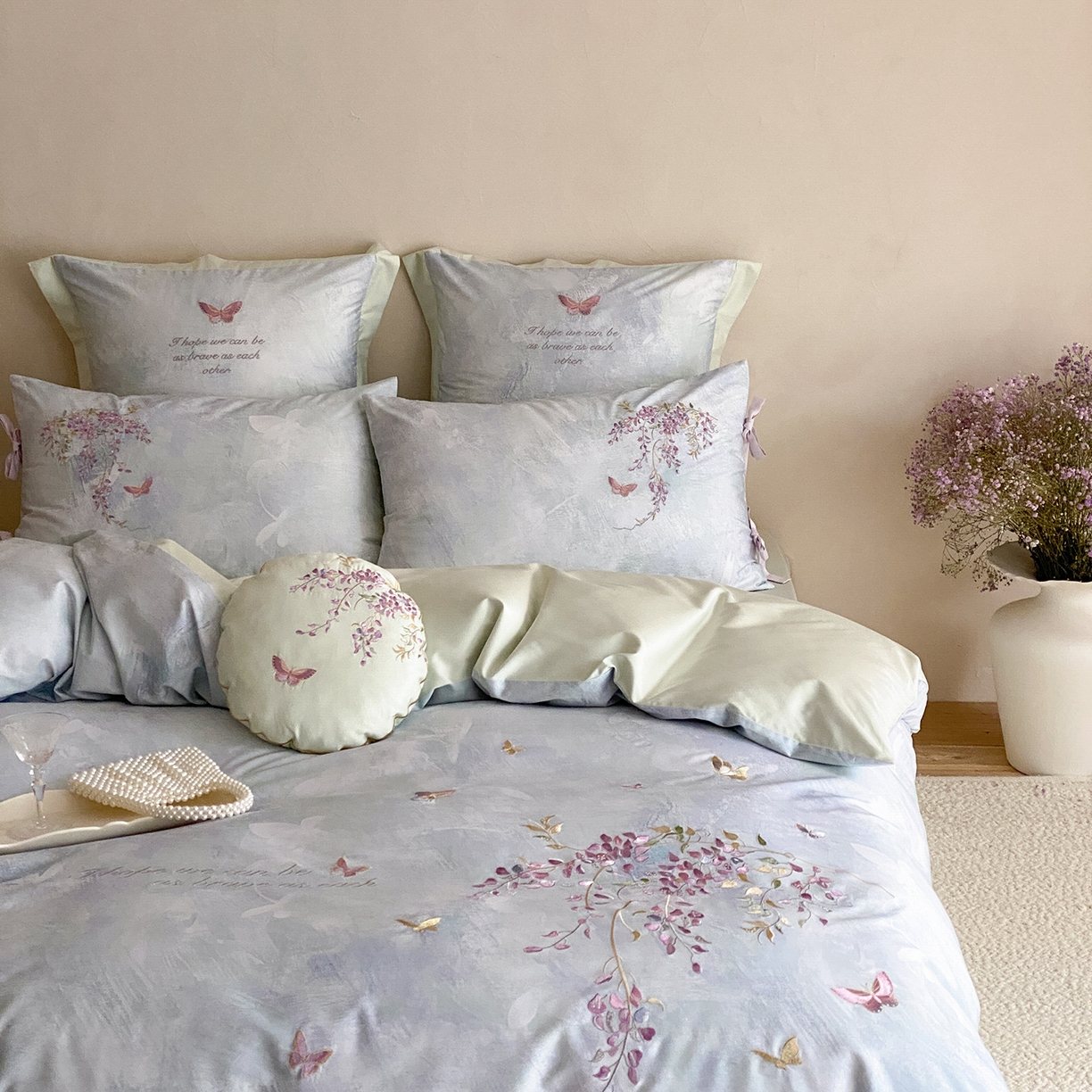 91家纺网 家纺一手货源 找家纺 水云缦 2026春季新品100S长绒棉印加绣系列四件套--紫藤 紫藤-雾蓝