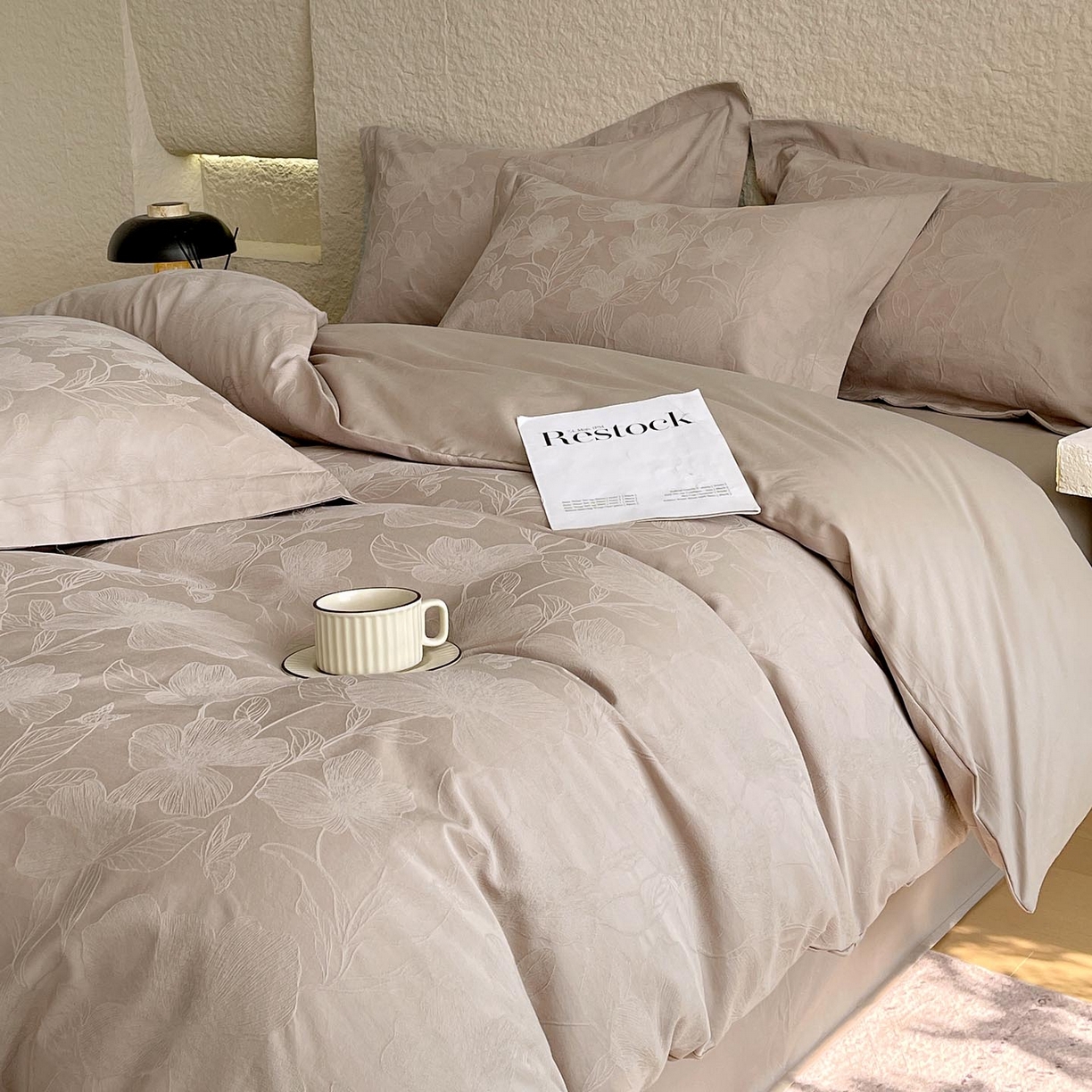 91家纺网 家纺一手货源 找家纺 宜家坊 2026新款A类全棉纯棉亮面浮雕提花四件套 花柔玉净-金属灰