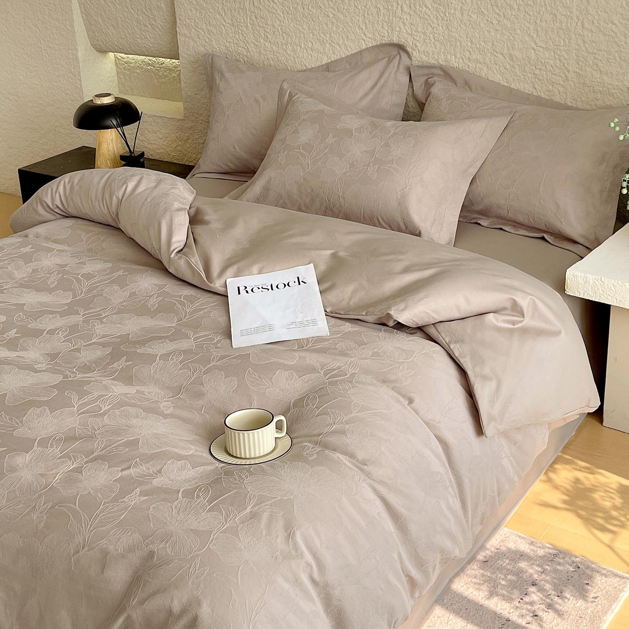91家纺网 家纺一手货源 找家纺 宜家坊 2026新款A类全棉纯棉亮面浮雕提花四件套 花柔玉净-金属灰
