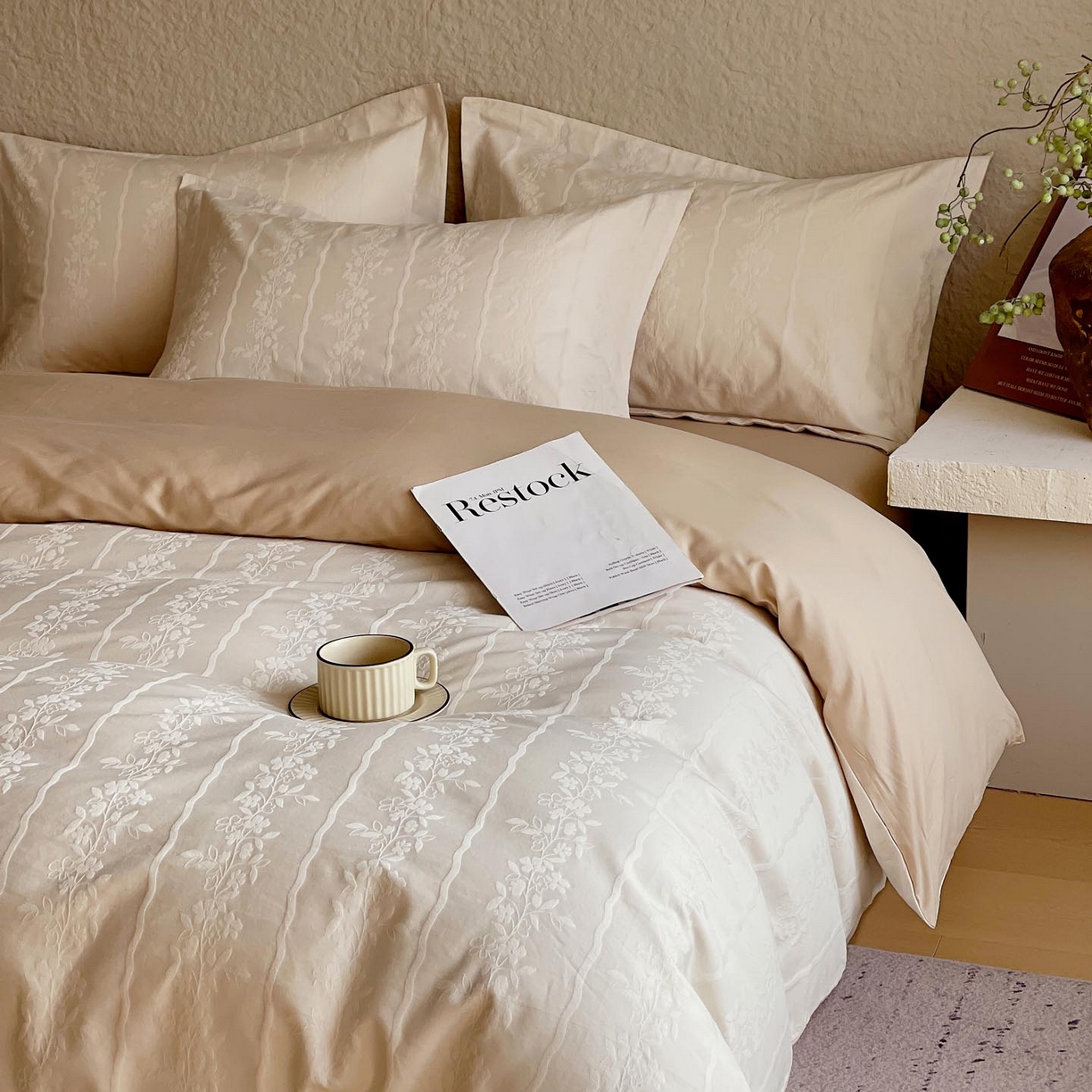 91家纺网 家纺一手货源 找家纺 宜家坊 2026新款A类全棉纯棉亮面浮雕提花四件套 浪漫情缘-米杏