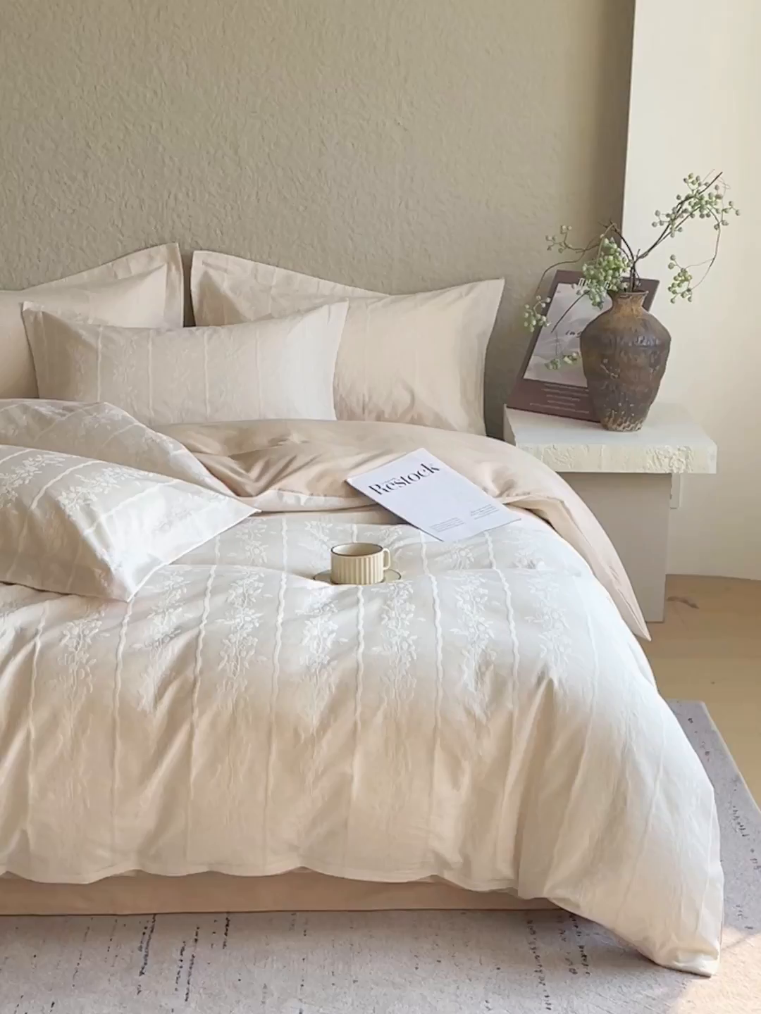 91家纺网 家纺一手货源 找家纺 宜家坊 2026新款A类全棉纯棉亮面浮雕提花四件套 浪漫情缘-米杏