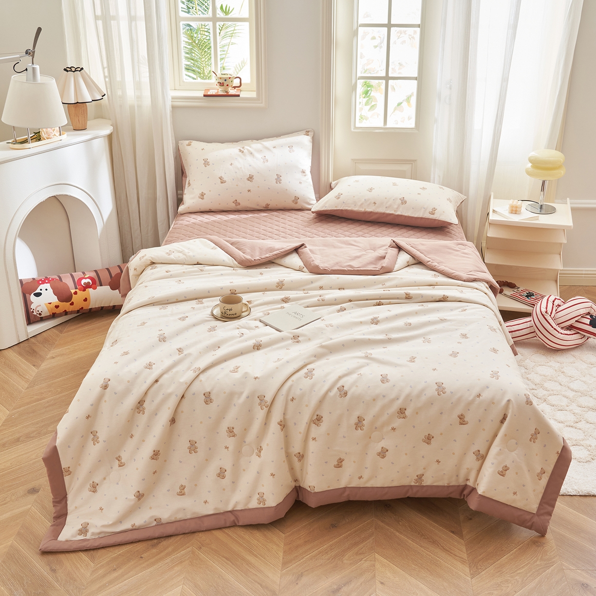 91家纺网 家纺一手货源 找家纺 吾秀家居 吾诺 2026新款 12868全棉印花棉花夏被四件套 全棉夏被四件套新疆棉花被 - 经典系列 奶棕小熊