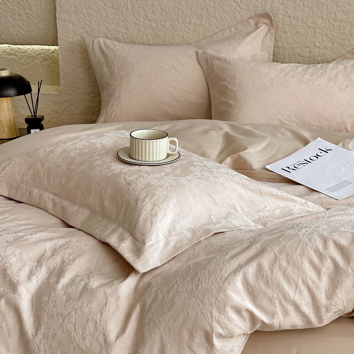 91家纺网 家纺一手货源 找家纺 宜家坊 2026新款A类全棉纯棉亮面浮雕提花四件套 梦幻花园-米杏