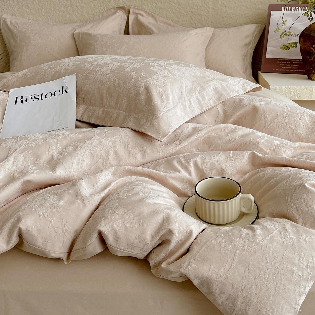 91家纺网 家纺一手货源 找家纺 宜家坊 2026新款A类全棉纯棉亮面浮雕提花四件套 梦幻花园-米杏