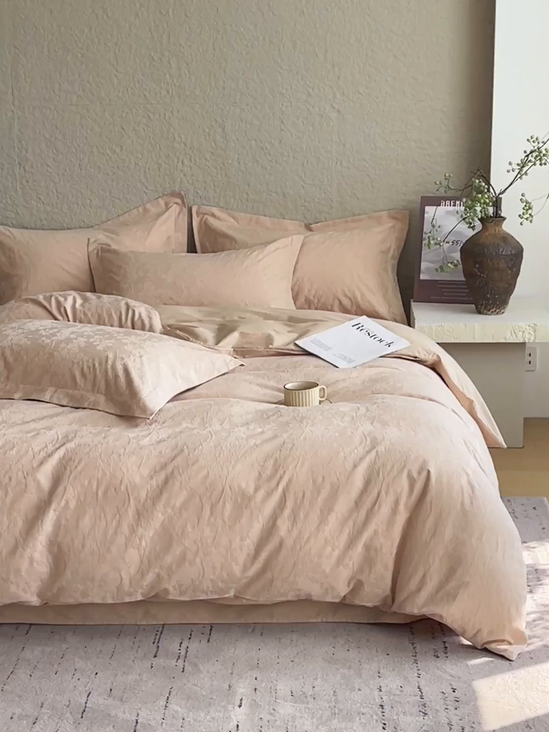 91家纺网 家纺一手货源 找家纺 宜家坊 2026新款A类全棉纯棉亮面浮雕提花四件套 梦幻花园-米杏