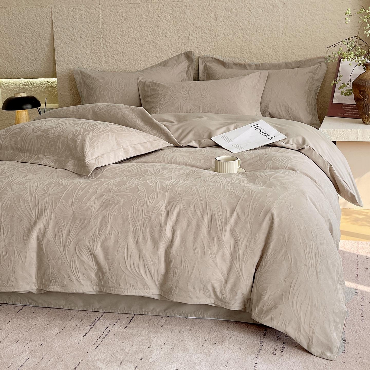 91家纺网 家纺一手货源 找家纺 宜家坊 2026新款A类全棉纯棉亮面浮雕提花四件套 秘境-金属灰