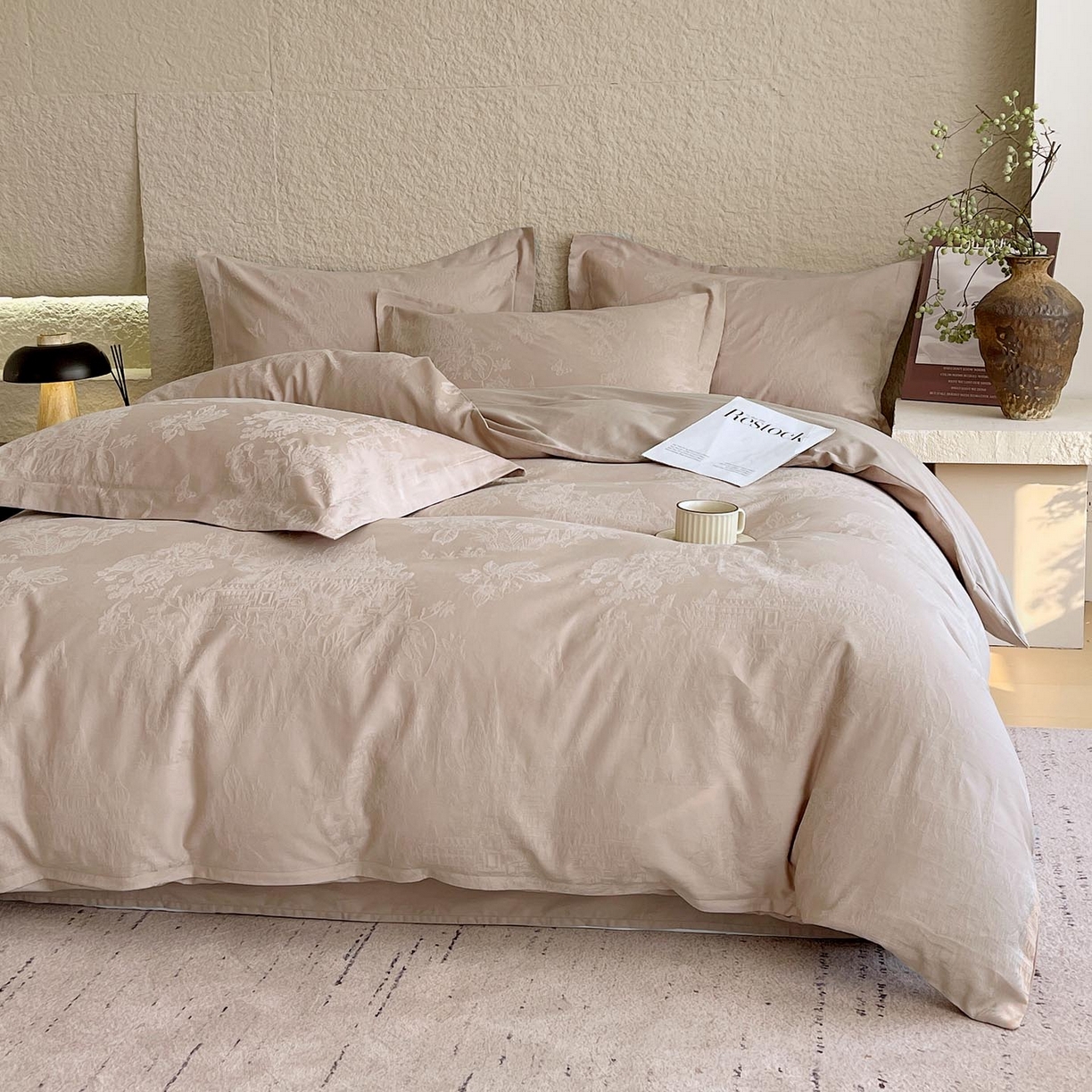 91家纺网 家纺一手货源 找家纺 宜家坊 2026新款A类全棉纯棉亮面浮雕提花四件套 欧陆庭园-金属灰