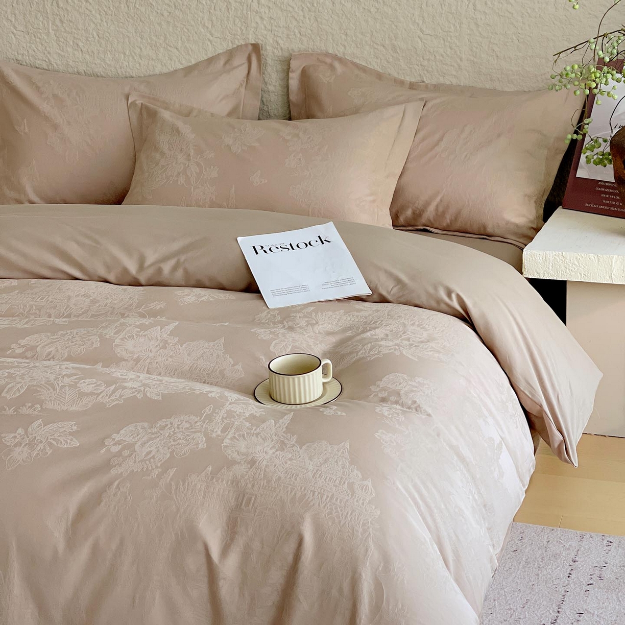 91家纺网 家纺一手货源 找家纺 宜家坊 2026新款A类全棉纯棉亮面浮雕提花四件套 欧陆庭园-金属灰