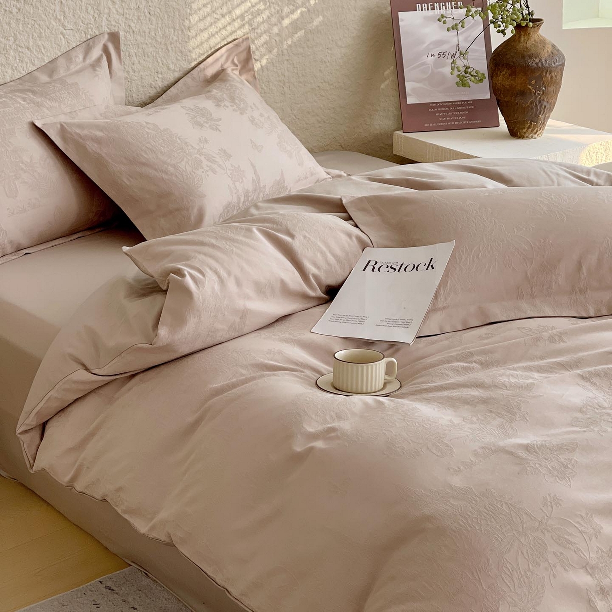 91家纺网 家纺一手货源 找家纺 宜家坊 2026新款A类全棉纯棉亮面浮雕提花四件套 欧陆庭园-金属灰