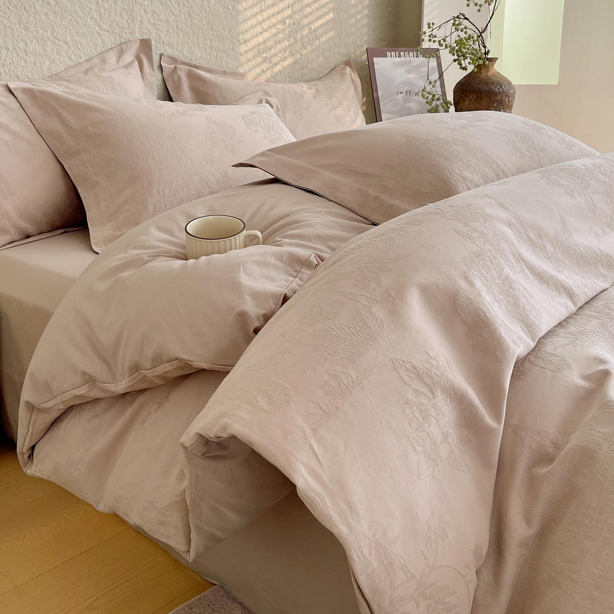 91家纺网 家纺一手货源 找家纺 宜家坊 2026新款A类全棉纯棉亮面浮雕提花四件套 欧陆庭园-金属灰