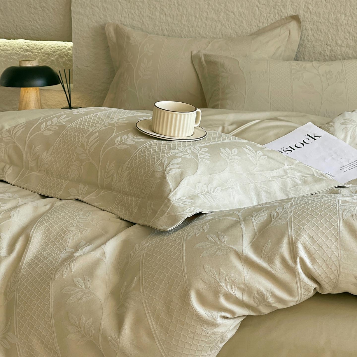 91家纺网 家纺一手货源 找家纺 宜家坊 2026新款A类全棉纯棉亮面浮雕提花四件套 芊芊叶语-奶绿