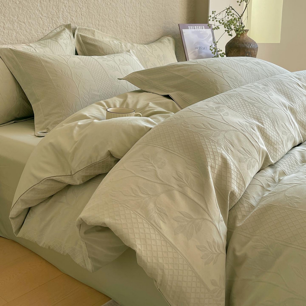 91家纺网 家纺一手货源 找家纺 宜家坊 2026新款A类全棉纯棉亮面浮雕提花四件套 芊芊叶语-奶绿