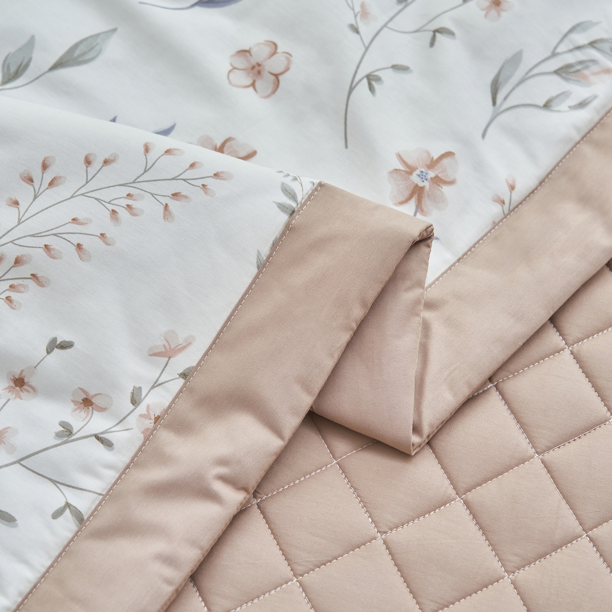 91家纺网 家纺一手货源 找家纺 吾秀家居 吾诺 2026新款 12868全棉印花棉花夏被四件套 全棉夏被四件套新疆棉花被 - 经典系列 清雅卡其