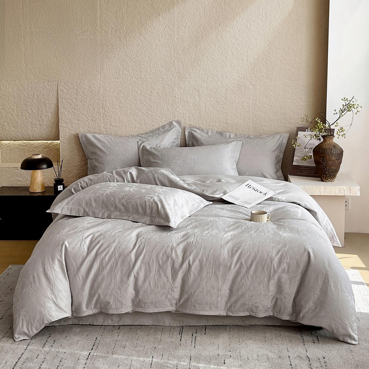 91家纺网 家纺一手货源 找家纺 宜家坊 2026新款A类全棉纯棉亮面浮雕提花四件套 森语集-银灰