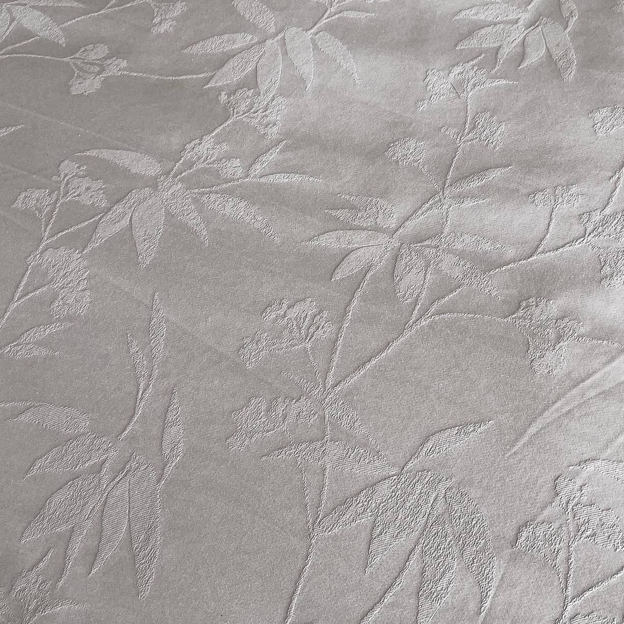 91家纺网 家纺一手货源 找家纺 宜家坊 2026新款A类全棉纯棉亮面浮雕提花四件套 森语集-银灰